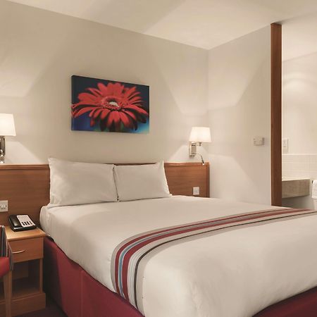 מלון Fen Drayton Ramada By Wyndham Cambridge מראה חיצוני תמונה