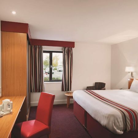מלון Fen Drayton Ramada By Wyndham Cambridge מראה חיצוני תמונה
