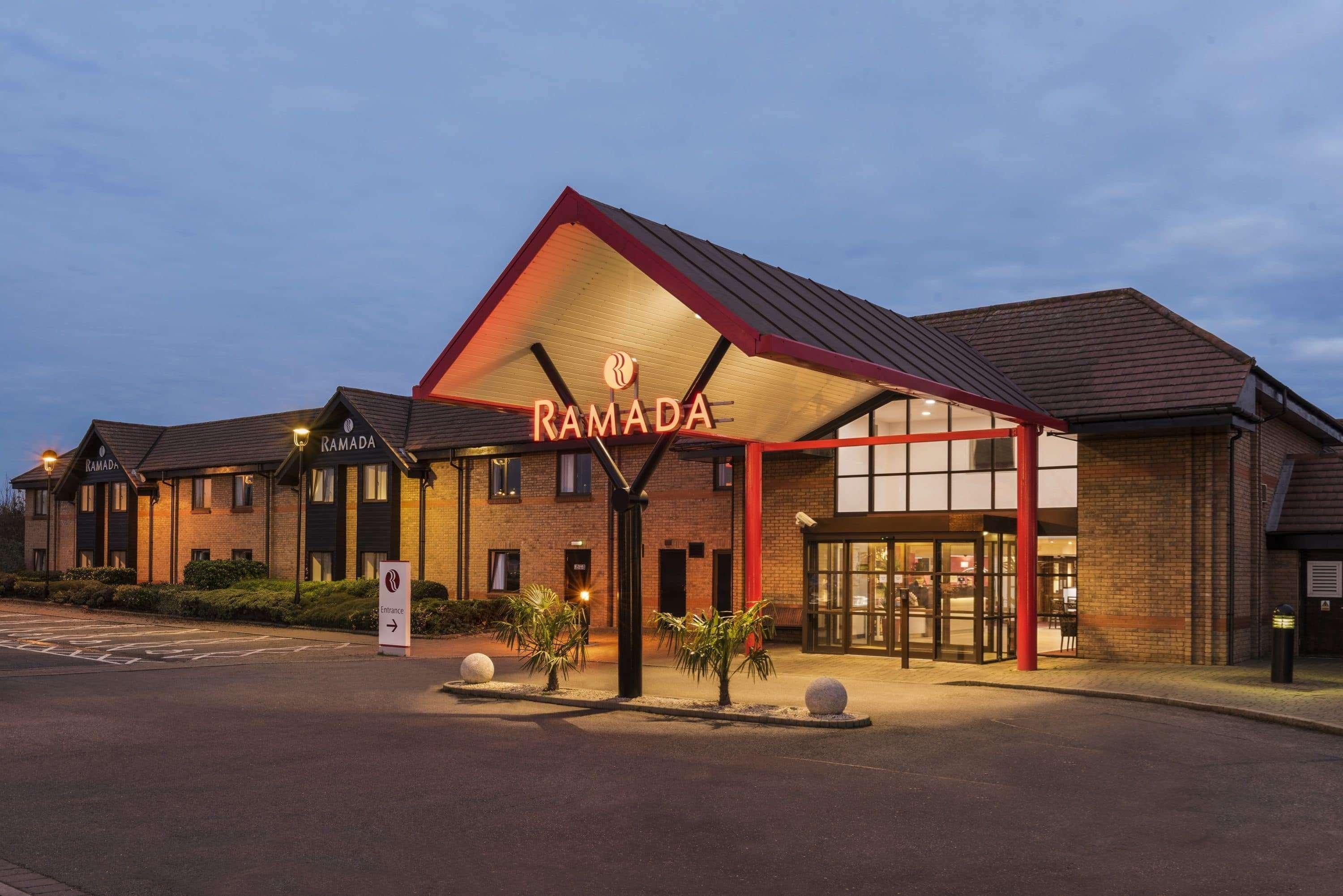 מלון Fen Drayton Ramada By Wyndham Cambridge מראה חיצוני תמונה