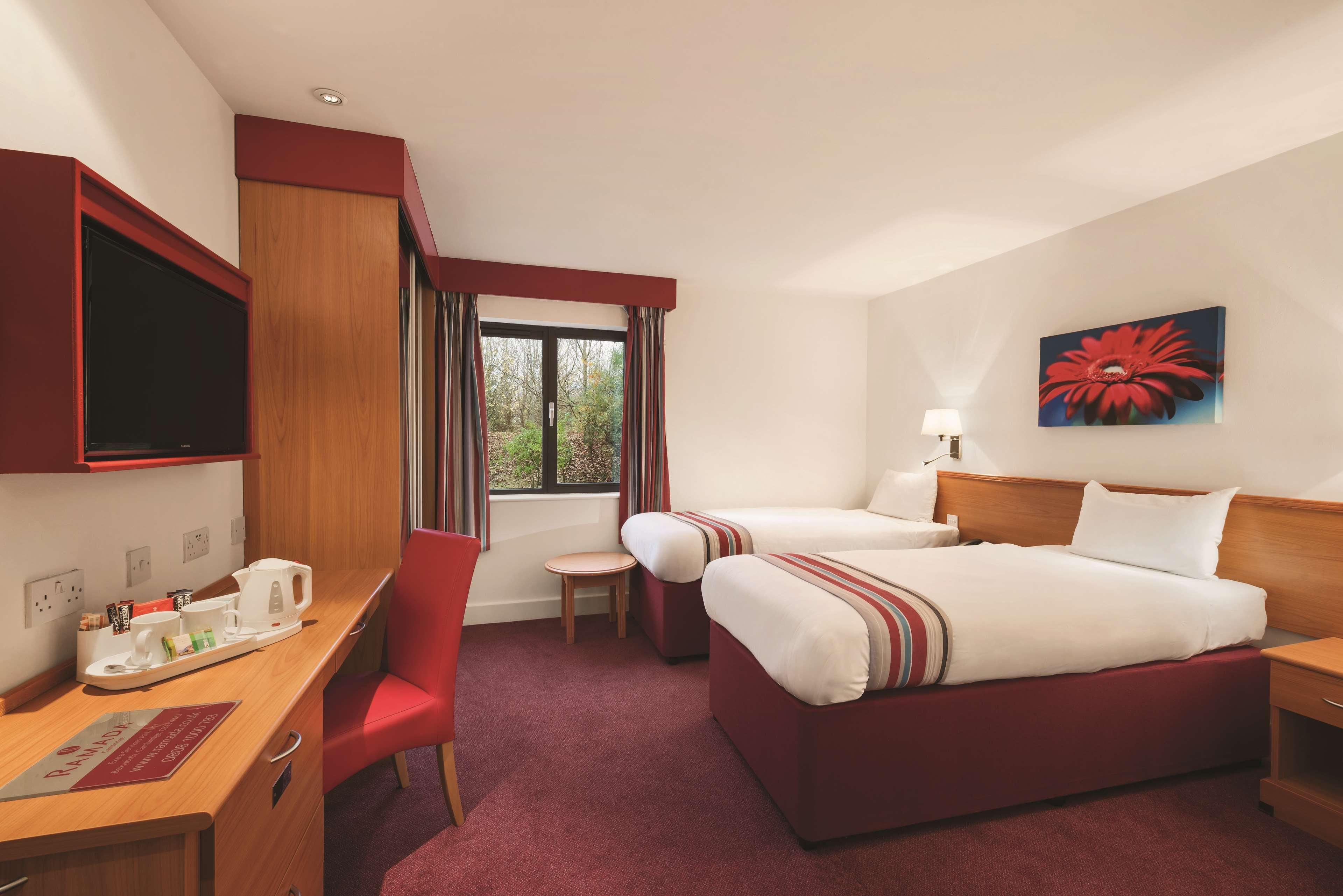 מלון Fen Drayton Ramada By Wyndham Cambridge מראה חיצוני תמונה