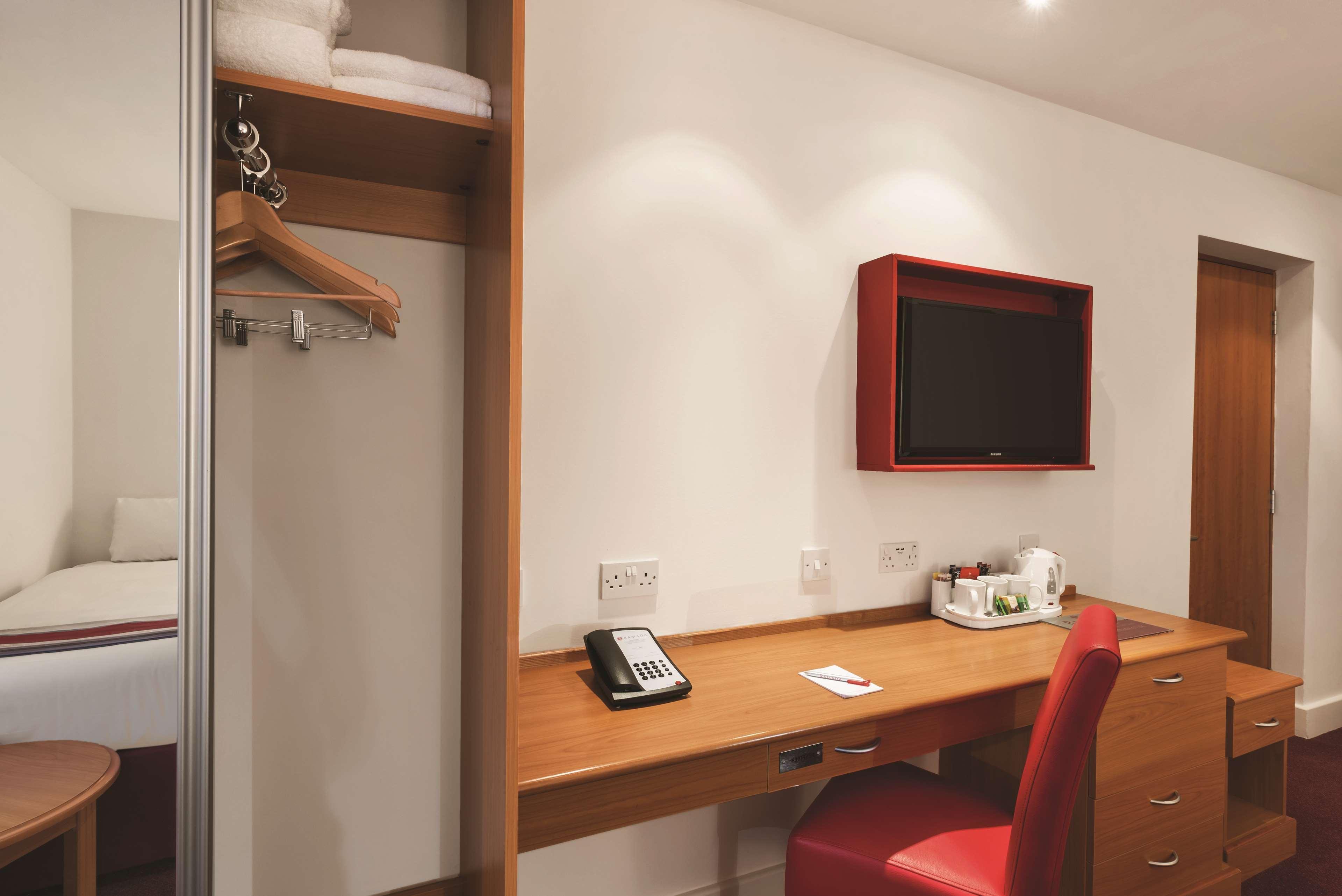 מלון Fen Drayton Ramada By Wyndham Cambridge מראה חיצוני תמונה