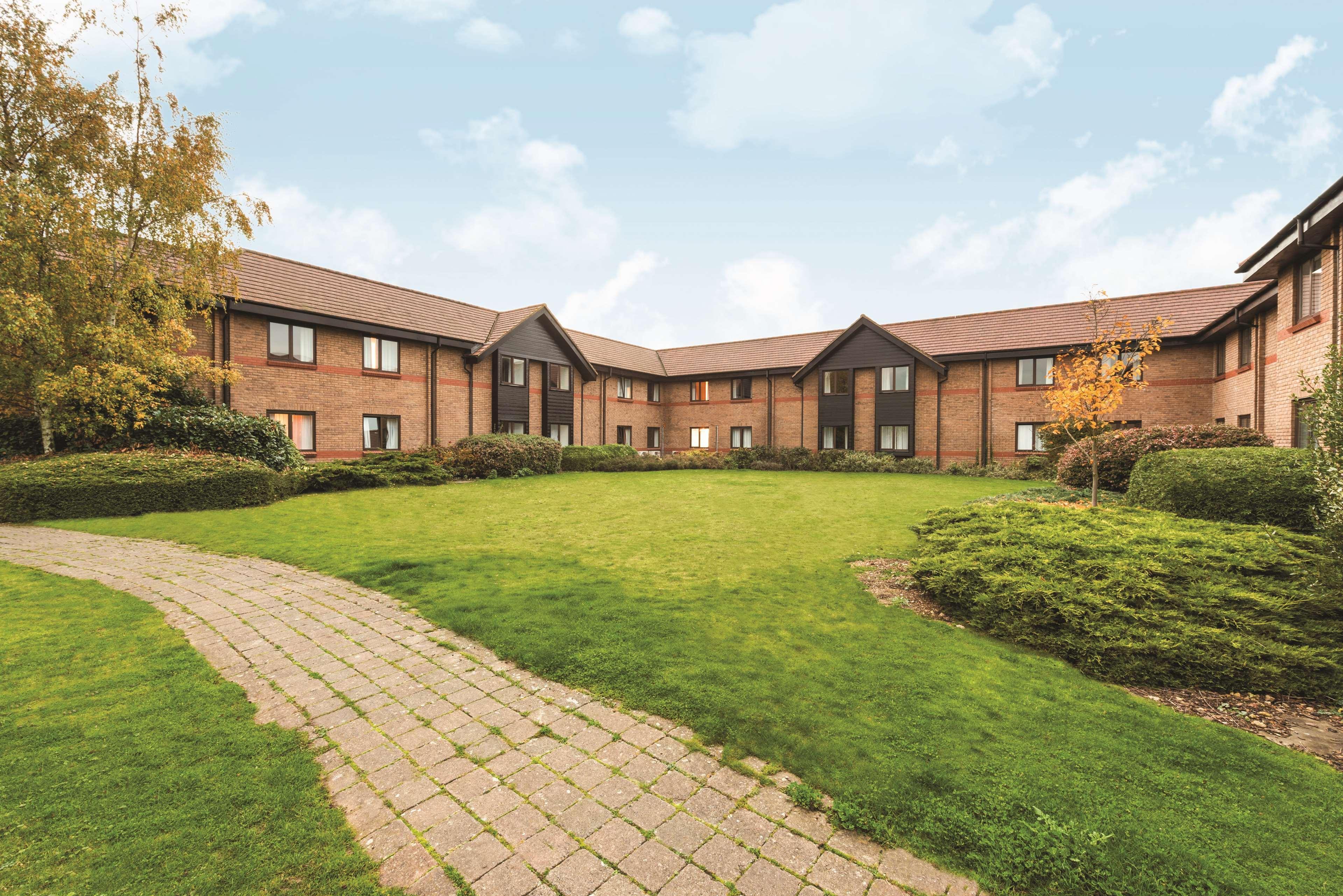מלון Fen Drayton Ramada By Wyndham Cambridge מראה חיצוני תמונה